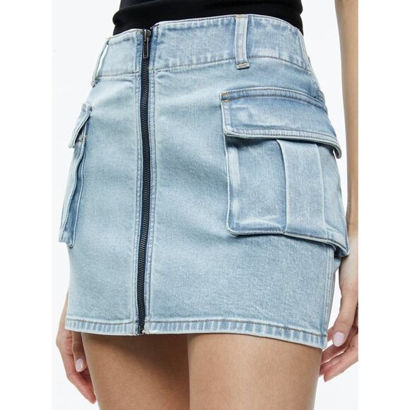 $395 ALICE AND OLIVIA RAHMI CARGO MINI SKIRT BLUE DENIM WITH ZIPPER SZ 31 - Picture 1 of 4